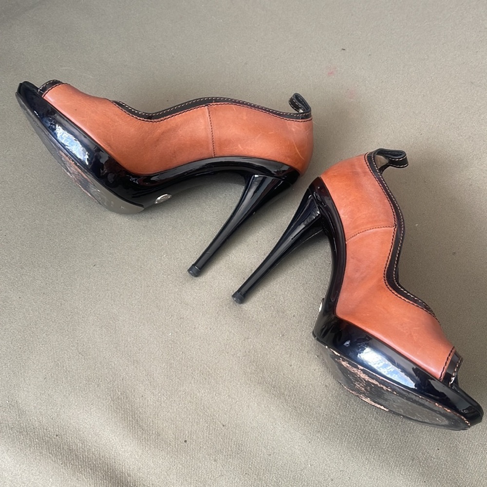 Dolce Gabbana Vero cuoio  Open Toe brown/ black color leather Heels. Size 39- 9” - Picture 16 of 16